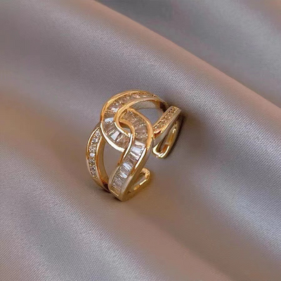 Tindra -  Knotted Elegant Ring