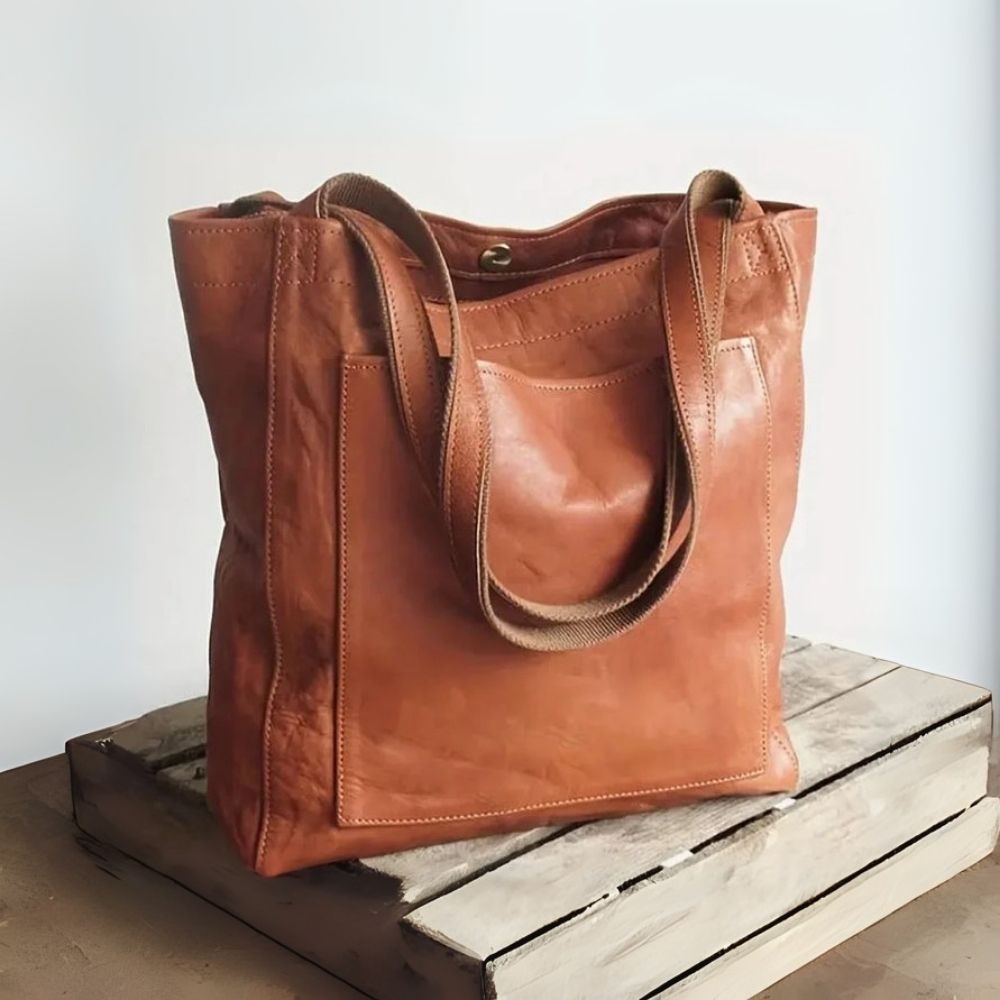 Lorena’s Modern Chic | Stylish Leather Bag