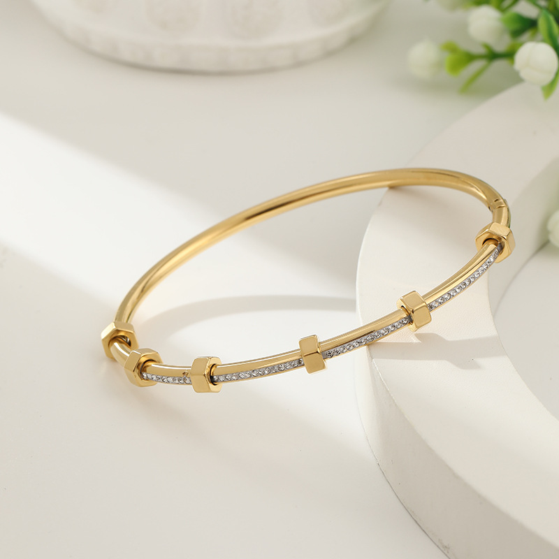 Ensley - Elegant Bright Golden Bracelet
