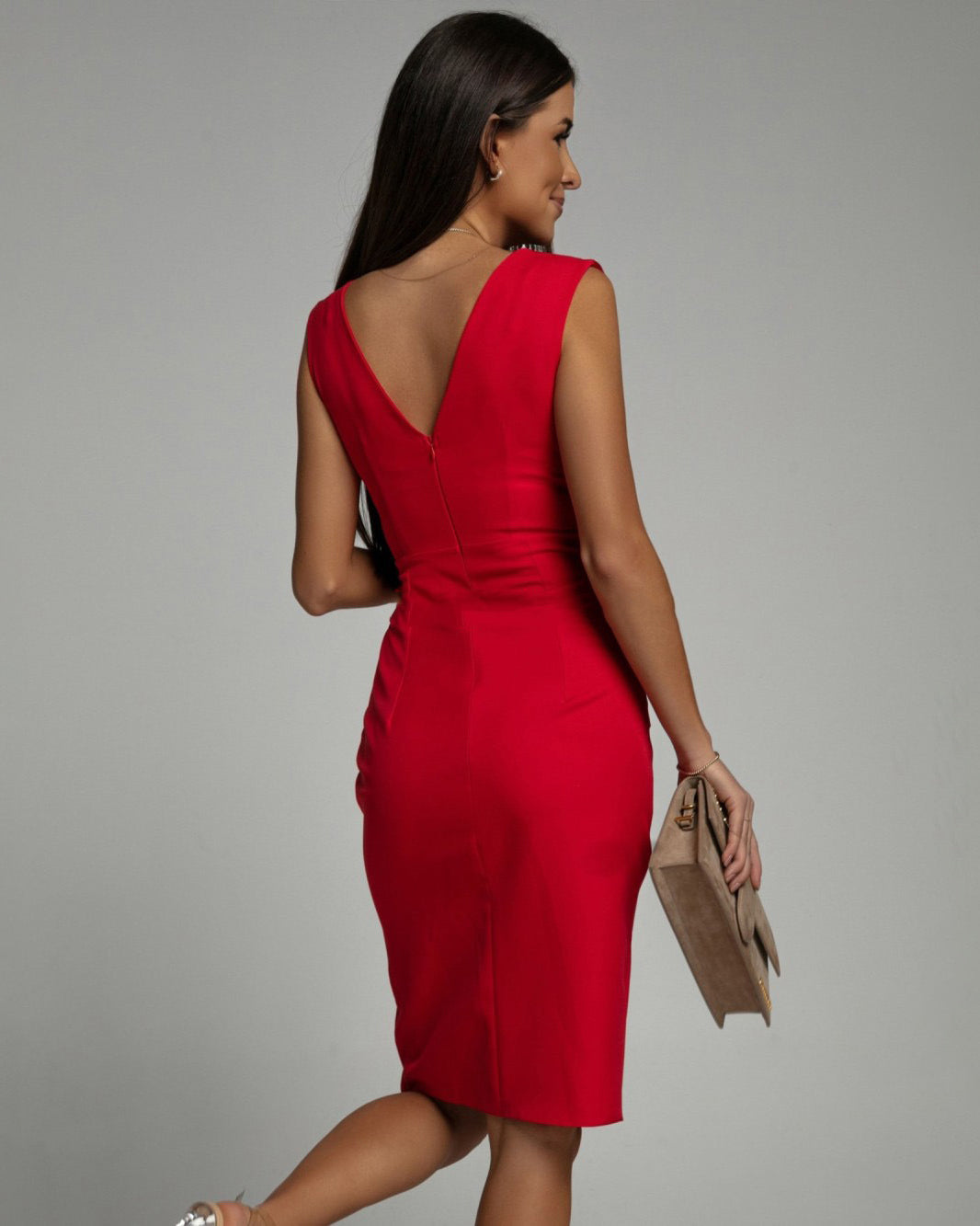 Taylor | Fitted dress with a V-neckline and slit