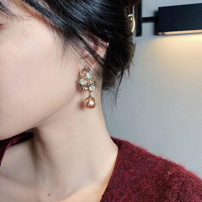 Dakota - Elegant Flower Pearl Earrings