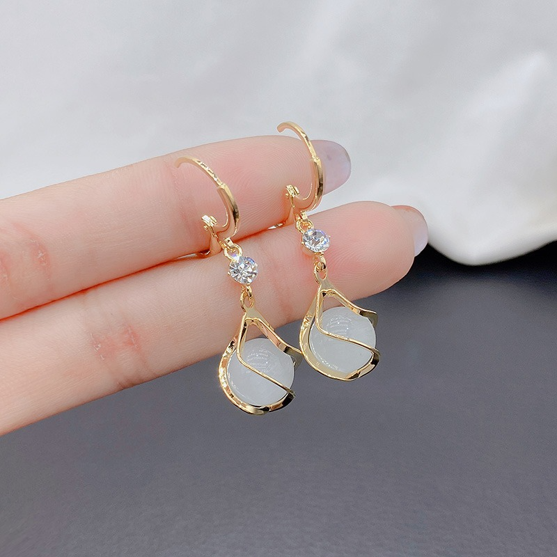 Blythe – Vintage White Opal Dangling Golden Earrings