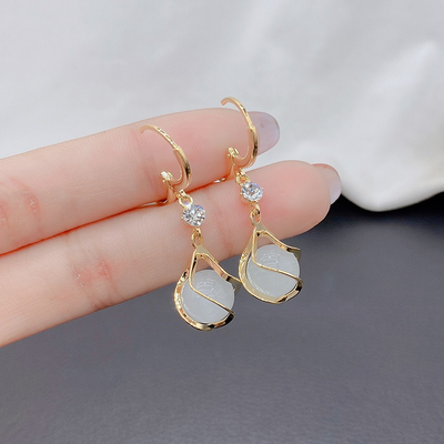 Blythe – Vintage White Opal Dangling Golden Earrings