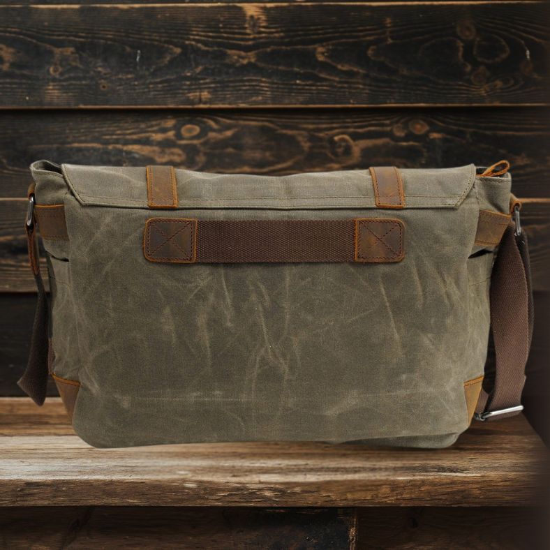 Alton - Canvas Messenger Bag
