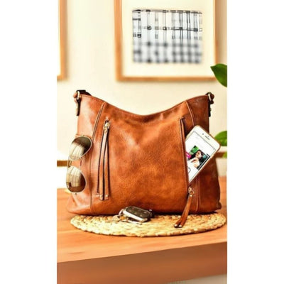 Georgia’s Timeless Elegance | Vintage Shoulder Bag