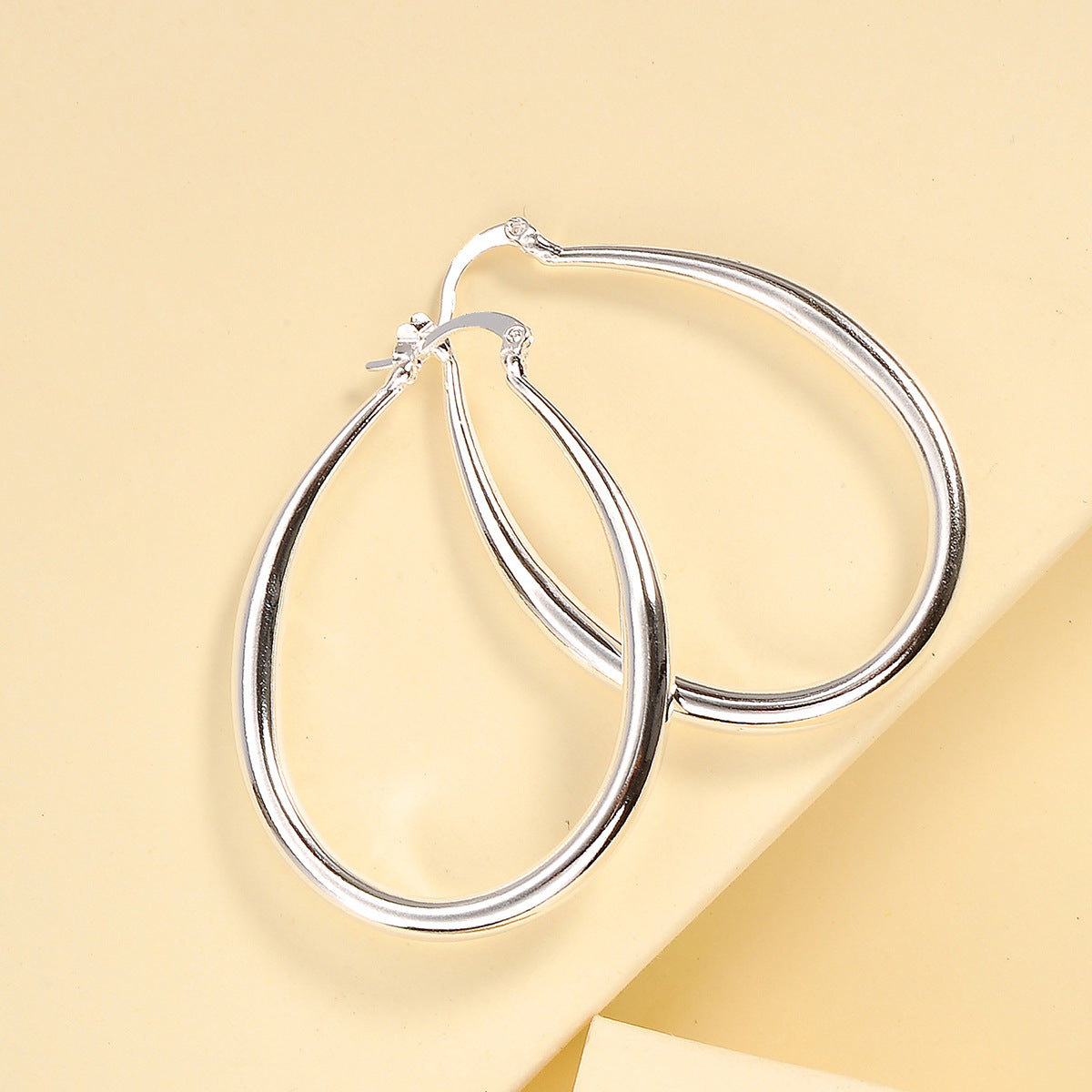 Sienna - Geometric Oval Gold Hoop Earrings