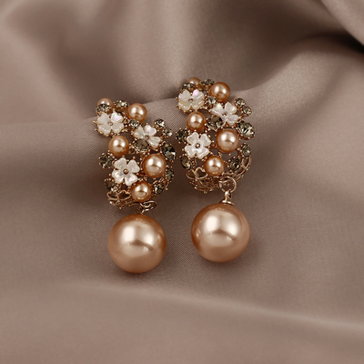 Dakota - Elegant Flower Pearl Earrings