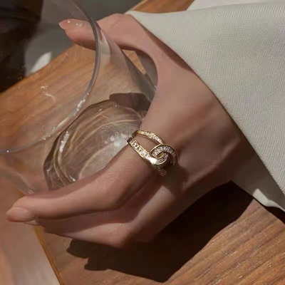 Tindra -  Knotted Elegant Ring