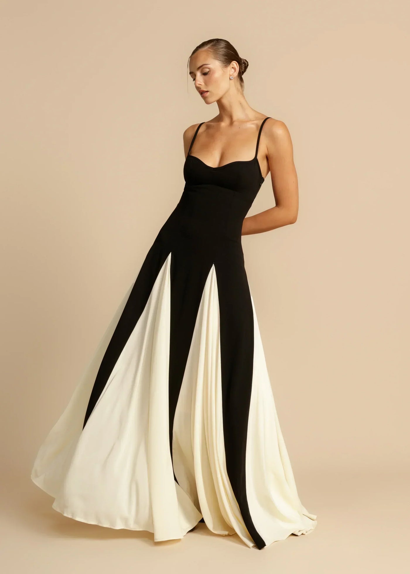 Celia | Elegant Contrast Ruffles Maxi Dress