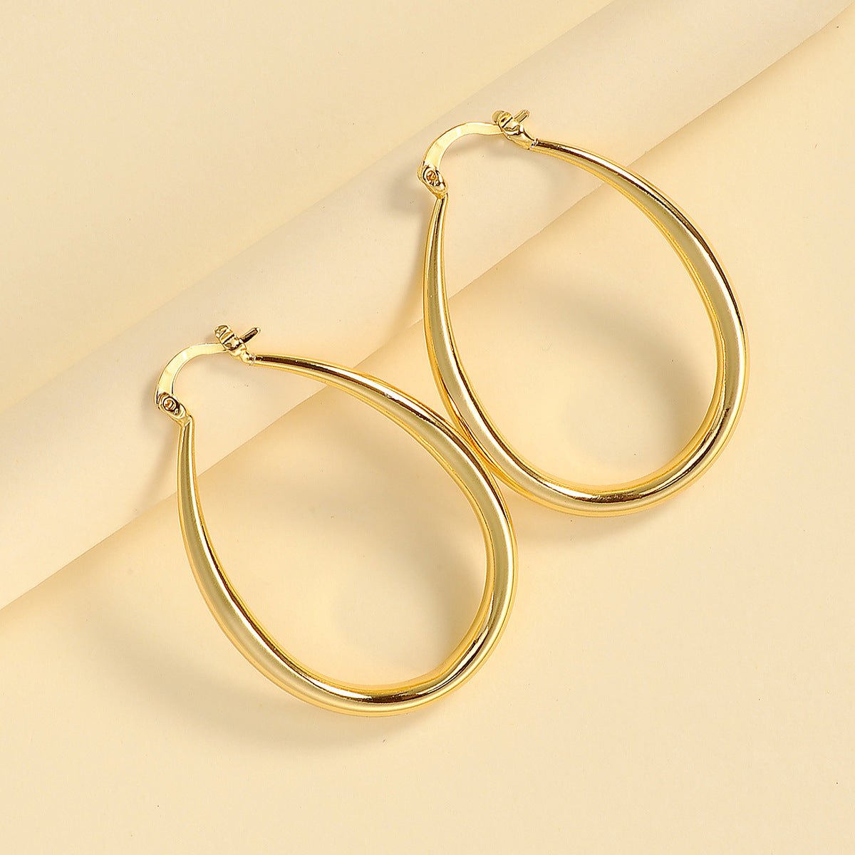 Sienna - Geometric Oval Gold Hoop Earrings