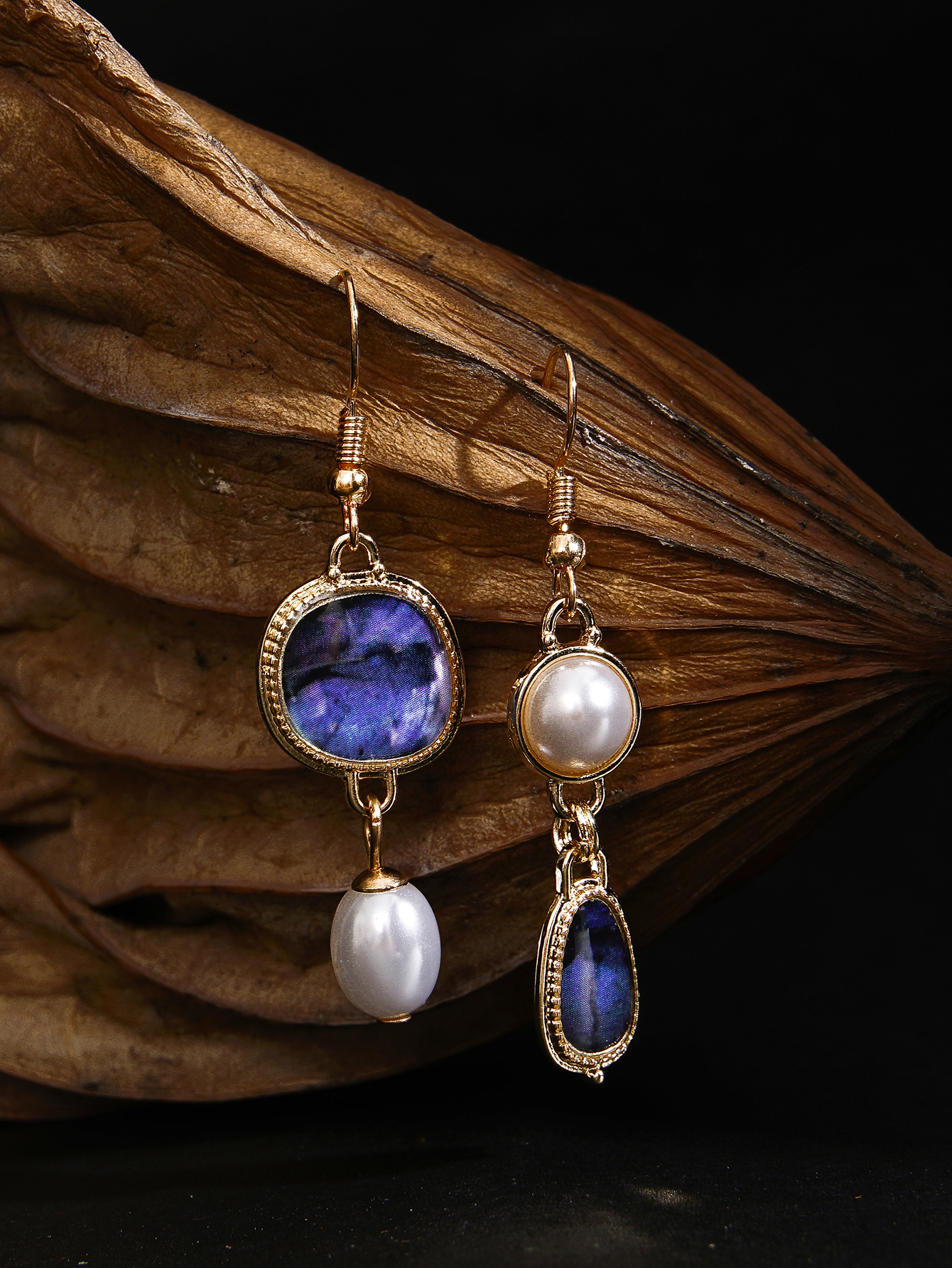 Carissa – Vintage Blue Stone Pearl Earrings