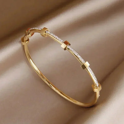 Ensley - Elegant Bright Golden Bracelet