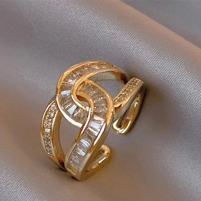 Tindra -  Knotted Elegant Ring