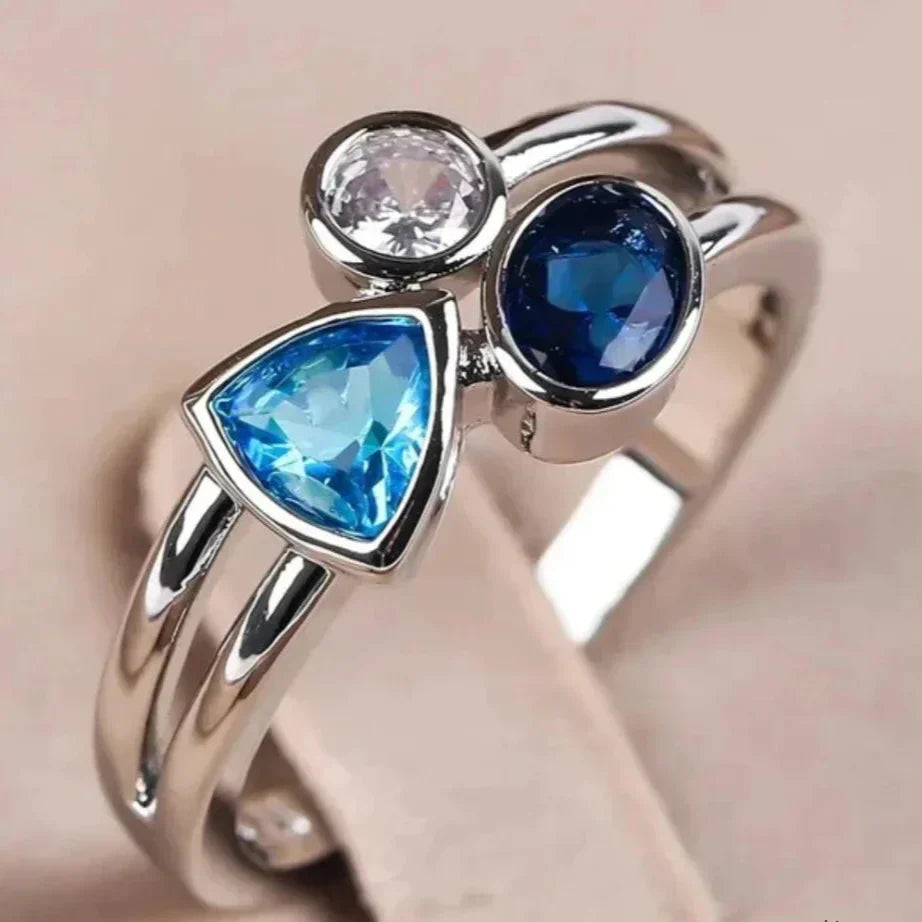 Cassidy – Vintage Blue Crystals Ring