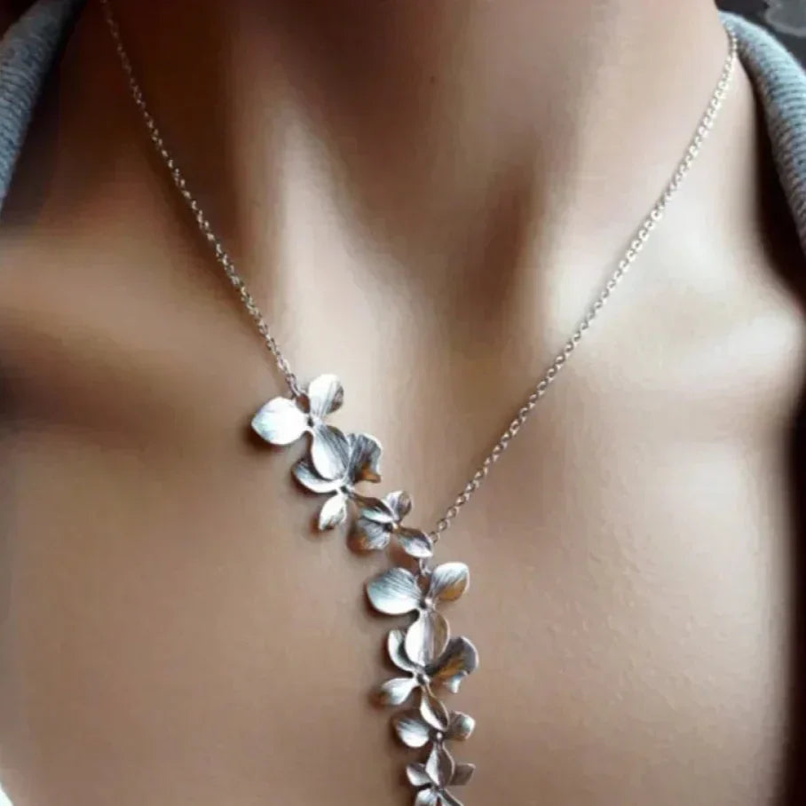 Ellie - Vintage Silver Flower Necklace